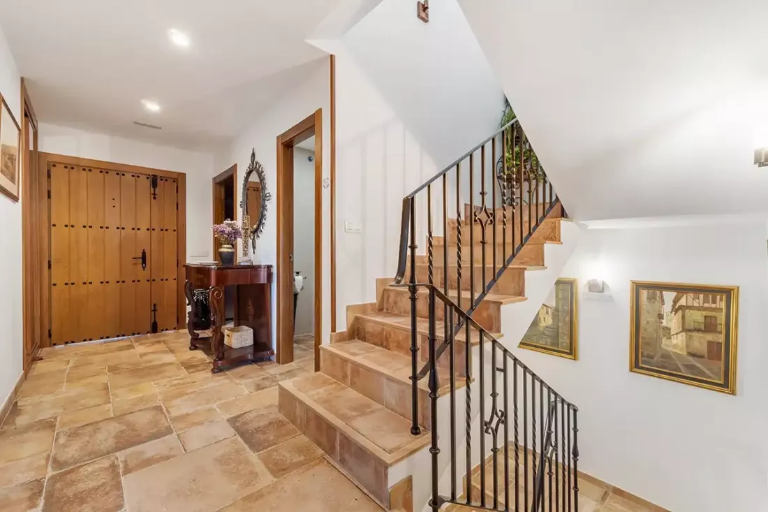 Recibidor y escalera