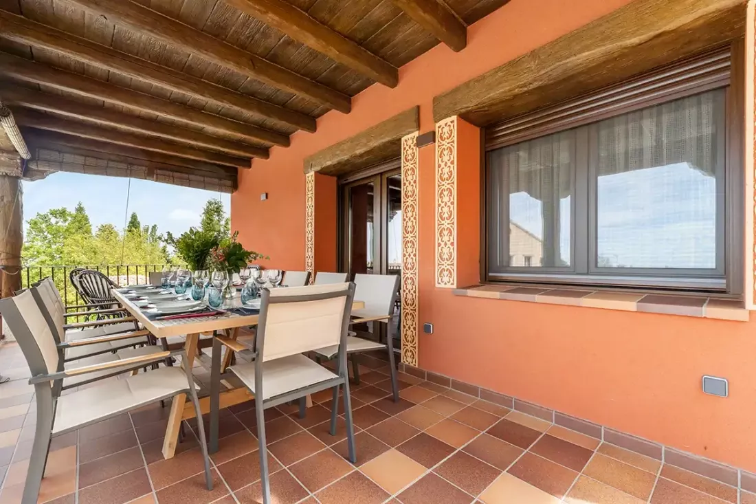 Porche de Casa Rural Los Hebrero para disfrutar