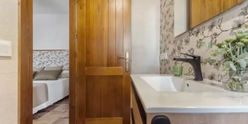 Casa Rural Los Hebrero con piscina climatizada y jardín