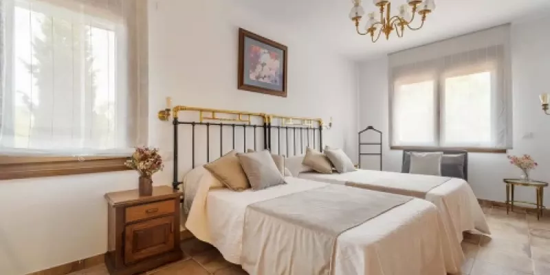 Qué instalaciones ofrece Casa Rural en Torrecaballeros