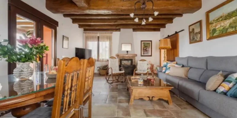 Casa Rural en Torrecaballeros con área de descanso