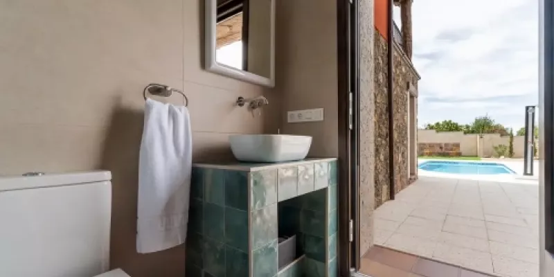 Casa Rural Los Hebrero con piscina, jardín y áreas al aire libre